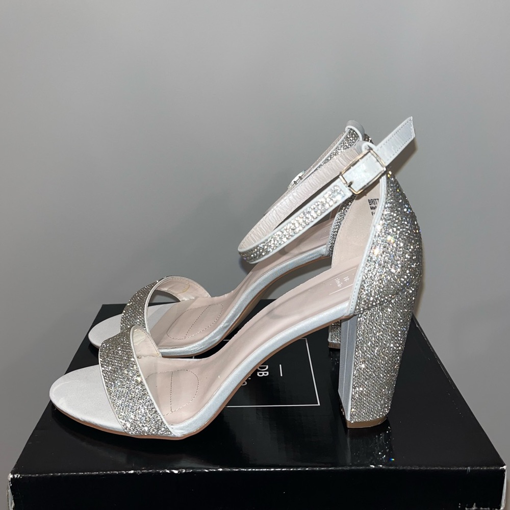 David’s Bridal DB Studio Rhinestone Block-Heeled Bridal Shoes Size 9
